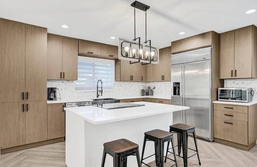 Hollywood Lakes House | Waterfront Intracoastal Luxe Pool 6BR Beach 5 min