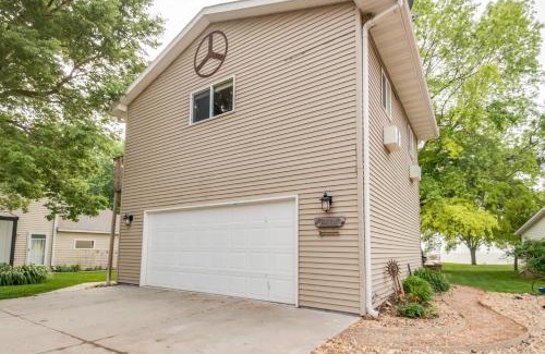 Elwood House | Waterfront Johnson Lake Getaway with Fire Pit!