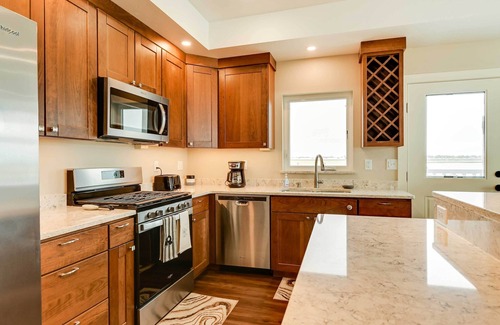Kenai House | Waterfront Kenai Townhome < 1 Mi to Beach!