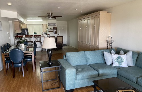 Lake Havasu City Condo | Waterfront Kingsview Condo by the Famous London Bridge, Close to Everything!
