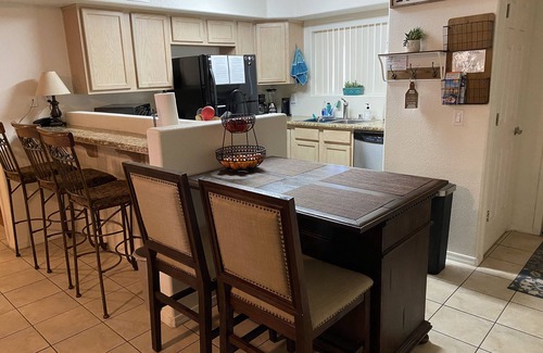 Lake Havasu City Condo | Waterfront Kingsview Condo by the Famous London Bridge, Close to Everything!