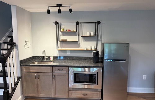 Mineral House | Waterfront! Laid Back at Lake Anna, new home, deep water cove, dock, fire pit!