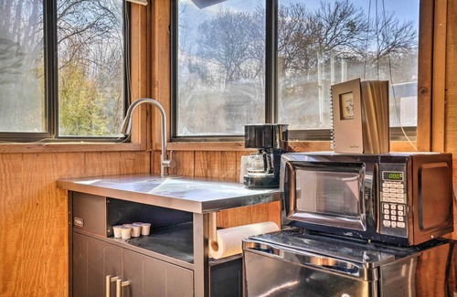 New Braunfels Apartment | Waterfront Lake Dunlap Studio Cabin w/Dock