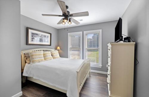 Chappells Villa | waterfront Lake Greenwood boat launch king beds hot tub fire pit sun sets pellet grill private peninsula