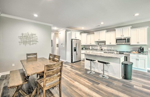 Lake Hamilton House | Waterfront Lake Hamilton Home Dock and Grill!
