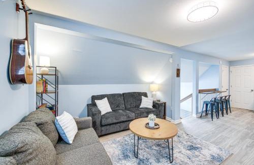 Royal House | Waterfront Lake Hamilton Vacation Rental with Dock!