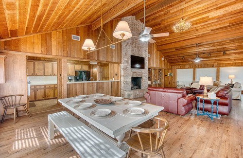 South Toledo Bend House | Waterfront Lake Haus at Indian Creek South Toledo Bend Kayaking, Fishing,Boating