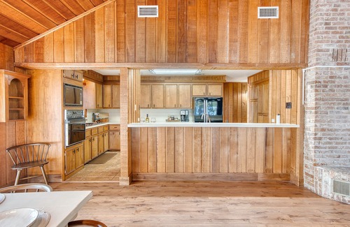 South Toledo Bend House | Waterfront Lake Haus at Indian Creek South Toledo Bend Kayaking, Fishing,Boating