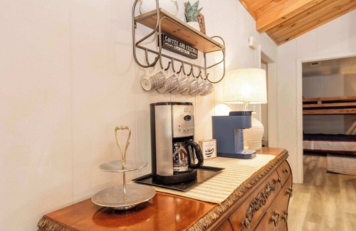 Anacoco House | Waterfront Lake Retreat Private Dock & Fire Pit