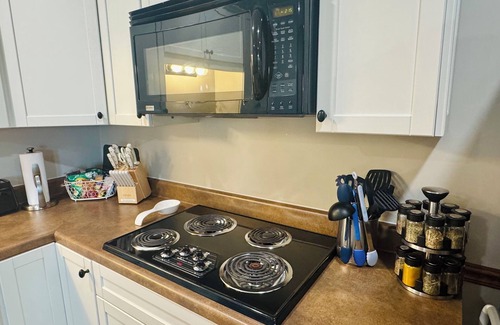 Florence Condo | Waterfront Lake Suite in the Shoals