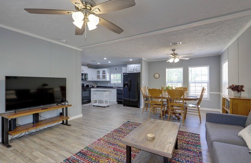 Eatonton Cottage | Waterfront Lake Sinclair Home: Dock + Grill!
