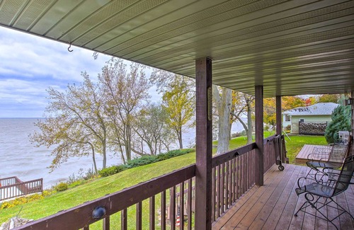 Chilton Cabin | Waterfront Lake Winnebago Cottage - Boat Dock