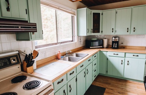 Minden Hills Cottage | Waterfront Lakehouse with Hotub, Kayaking, Firepit