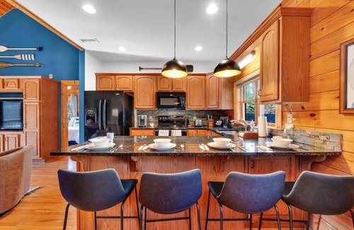 Lake Norman of Catawba Cabin | Waterfront LKN Log Cabin