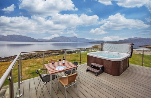 Kentallen Cottage | Waterfront Lodge 5 with Hot Tub