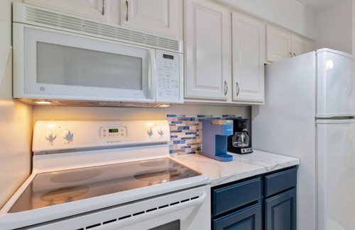 Riverside Apartment | Waterfront Loft w/Pool, Park Views + Private Balcony