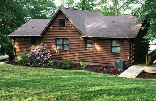 Bracey House | Waterfront Log Cabin On Lake Gaston