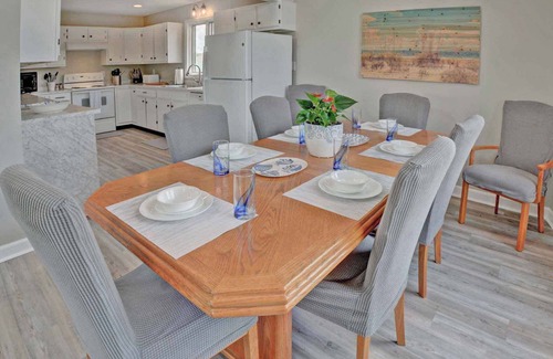 Colington Harbour House | WATERFRONT!. Lux spacious home. Private docks. Fishing, Crabbing, and Kayaking!