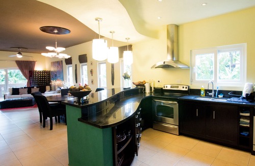 Antoneys Cay Condo | Waterfront Luxury 3 Bedroom w/Pool and Dock