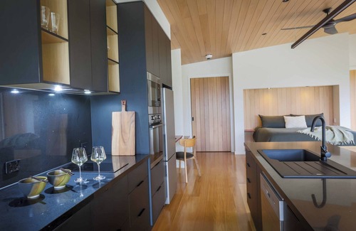 Forge Creek Apartment | Waterfront Luxury Farm Studio situated on the Gippsland Lakes, Victoria.