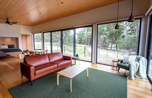 Forge Creek Apartment | Waterfront Luxury Farm Studio situated on the Gippsland Lakes, Victoria.