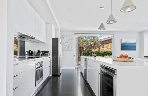 Wrights Beach House | Waterfront Luxury Residence 9 min from Hyams Beach