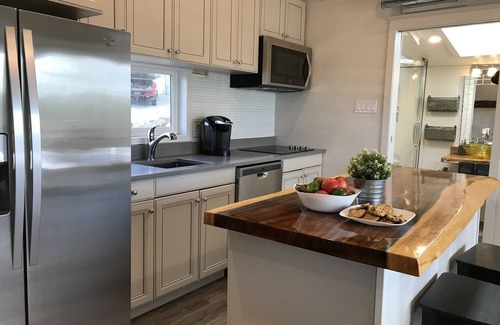 Lansdowne Cottage | Waterfront Luxury for 5 Private Hot Tub Pet Friendly Retreat