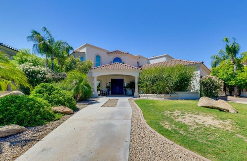 West Lake Estates House | Waterfront Luxury Gilbert Retreat with Pool and Spa!