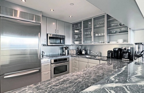 West Avenue Condo | Waterfront Luxury: South Beach 2Bed/2Bath Boutique Condo, Panoramic Views