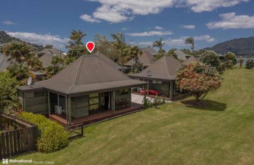 Tairua Villa | Waterfront luxury tiny house