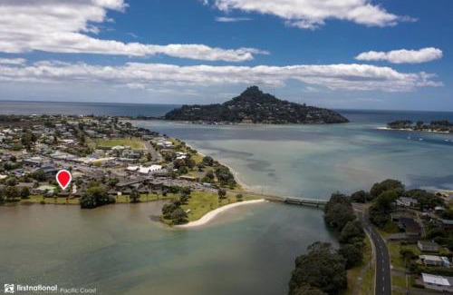 Tairua Villa | Waterfront luxury tiny house
