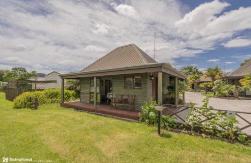 Tairua Villa | Waterfront luxury tiny house