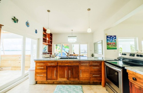 Gales Point Villa | Waterfront Luxury Villa - 2 Private Pools, Own Boat & Captain, Free Shuttle