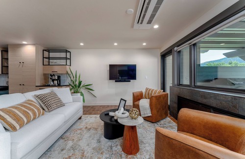 Wapato Point Condo | Waterfront Luxury- Yacinde B2