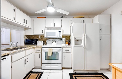 Marco Island Condo | Waterfront Marco Island Condo < 1/4 Mi to Beach!