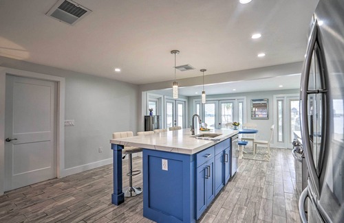 Matlacha House | Waterfront Matlacha Home w/Hot Tub & Grill!