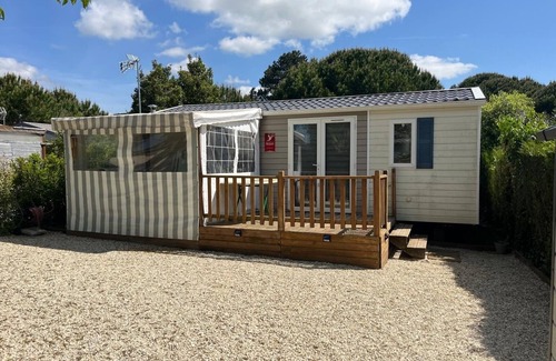 Fouras House | Waterfront mobile home Port des Barques 17 (in residential park)