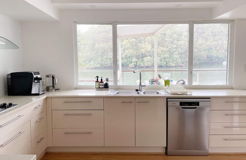 Berowra Waters House | Waterfront modern property w/boat, outside hot tub, SUPs, kayaks, fishing equip