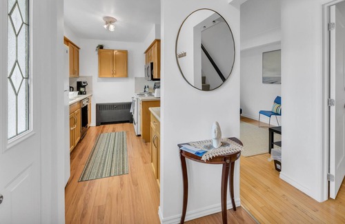 Woodslee House | Waterfront Multi-bedroom home