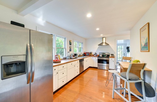 Flanders Cottage | Waterfront New York Getaway w/Kayaks