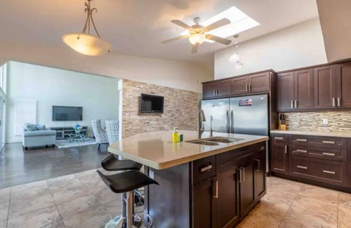 Port Weller Villa | Waterfront Niagara Home w/Hot tub & Fire table