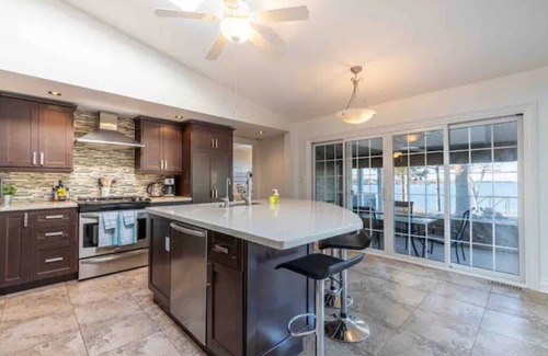 Port Weller Villa | Waterfront Niagara Home w/Hot tub & Fire table