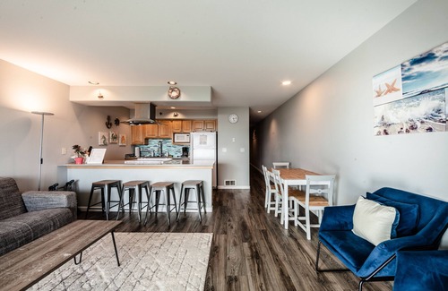 Lincoln City Condo | Waterfront Oasis! 2 BR with a View