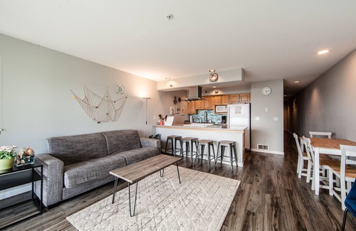 Lincoln City Condo | Waterfront Oasis! 2 BR with a View