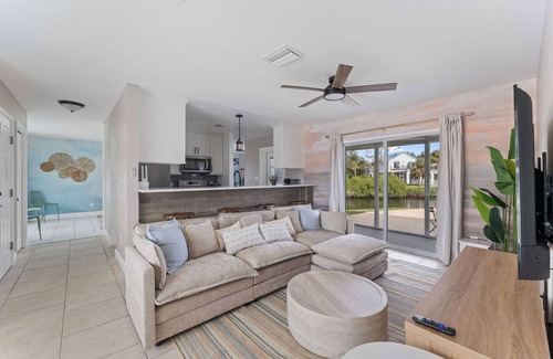 Bay Crest Park House | Waterfront Oasis Canal Views Boat Access Sleeps 10