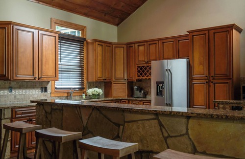 Oakwood House | Waterfront on Lake Lanier-updated home with Dock close to golf and 1 hour to UGA