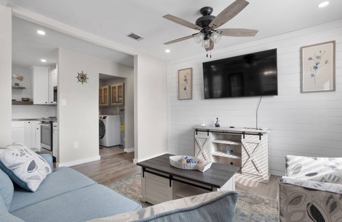 Shoreline Park House | Waterfront Outdoor Bar, Game Room, Fire pit, Grill, Fishing Bay St. Louis Home