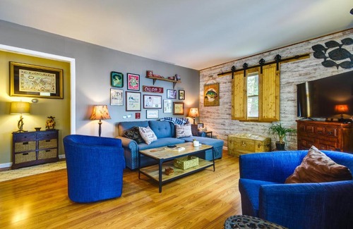 Rocky Mount House | Waterfront Ozarks Home with Hot Tub, Bar and Dock