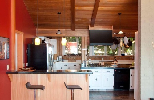 Bellingham House | Waterfront Panoramic View Of San Juans And Huge Gourmet Kitchen
