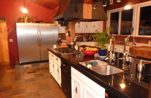 Bellingham House | Waterfront Panoramic View Of San Juans And Huge Gourmet Kitchen